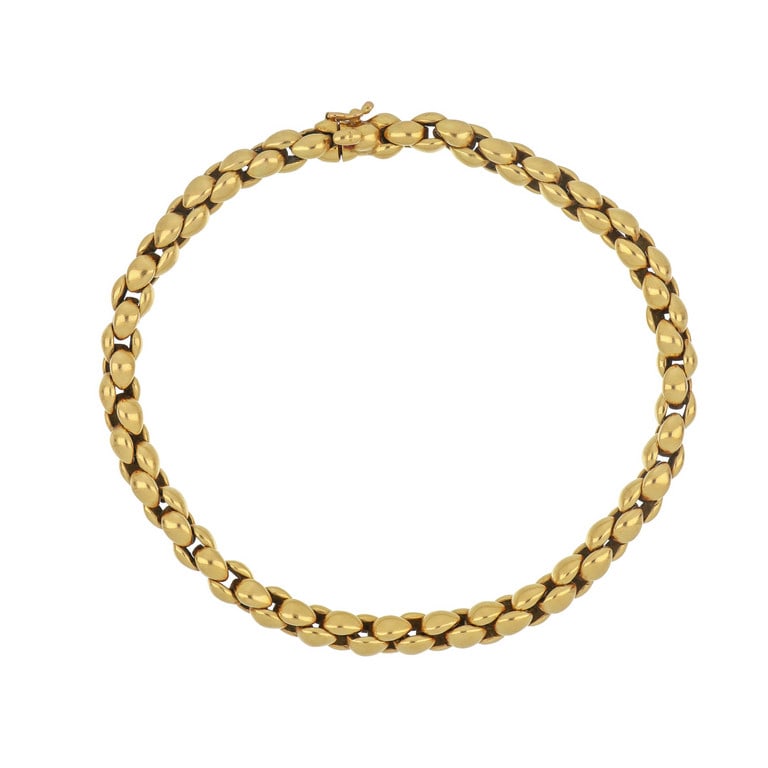 CARTIER - Bracciale a maglia rolò stretta, in oro: CARTIER - Bracciale a maglia rolò stretta, in oro giallo lucido, in perfette condizioni di conservazione. Punzoni, numeri e marchi del fabbricante nella chiusura. Lunghezza 19,5 cm. Peso 18,42 g.