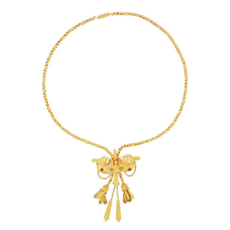 Antica collana d'epoca borbonica in oro giallo: Antica collana d'epoca borbonica in oro giallo con pendente e nappine, in ottime condizioni di conservazione. Peso 22,00 g.