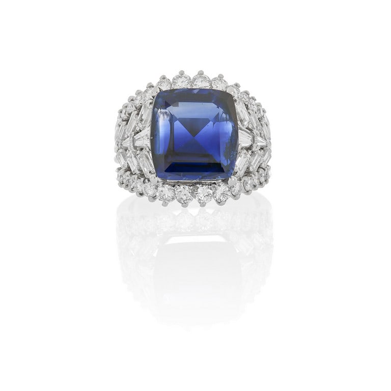 Anello in platino di forma geometrica, al centro (1 of 3)