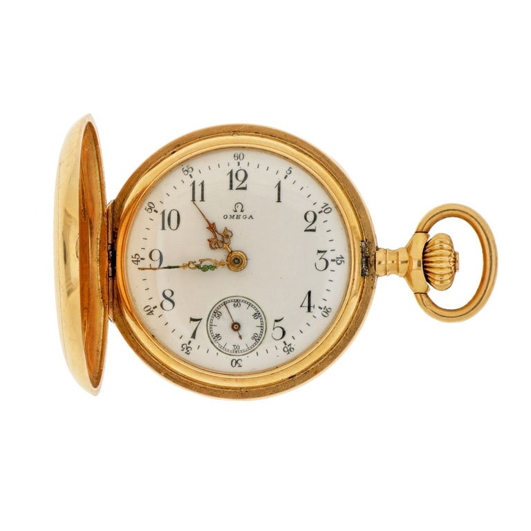 OMEGA - Orologio da tasca per signora in oro rosa: OMEGA - Orologio da tasca per signora in oro rosa tripla cassa, il qiadrante in smalto bianco con numeri arabi è animato da movimento meccanico a carica manuale, piccoli secondi a ore 6. Diametro