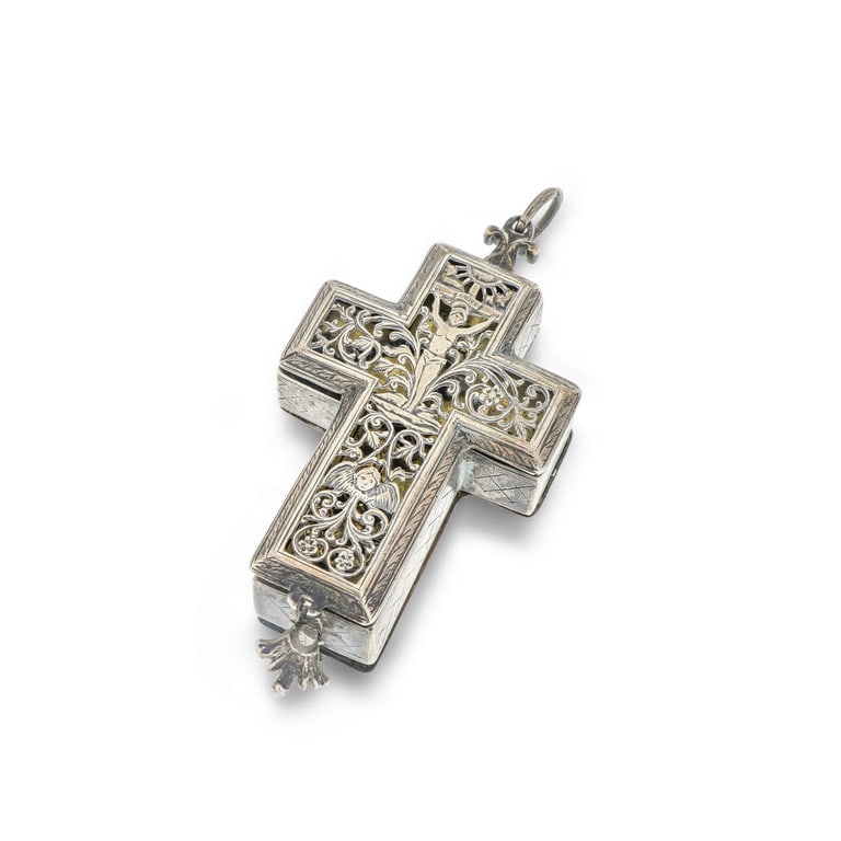 HANS BUSCH Raro orologio devozionale a forma di: HANS BUSCH Raro orologio devozionale a forma di croce in argento inciso e brunito, area germanica, XVIII/XIX secolo con movimento di concezione anteriore. Straordinario e inconsueto oggetto d'arte oro