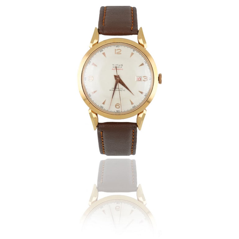 TITUS - Orologio da uomo in oro giallo con: TITUS - Orologio da uomo in oro giallo con cinturino in pelle, fibbia mancante, raro modello con movimento a carica automatica, quadrante argentè con numeri arabi ai punti cardinali, la cassa par