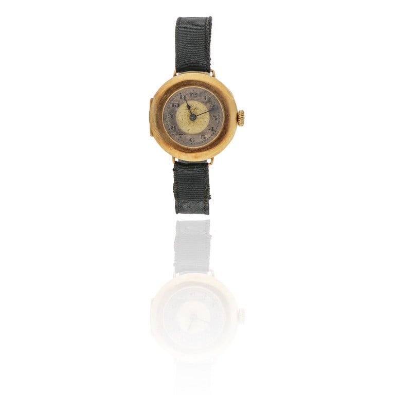 LIP - orologio per signora primi '900, in oro: LIP - orologio per signora primi '900, in oro giallo di forma rotonda, quadrante bitonale argente' e dore', movimento meccanico a carica manuale, cinturino in tessuto su anse fisse, non marciante. Dia