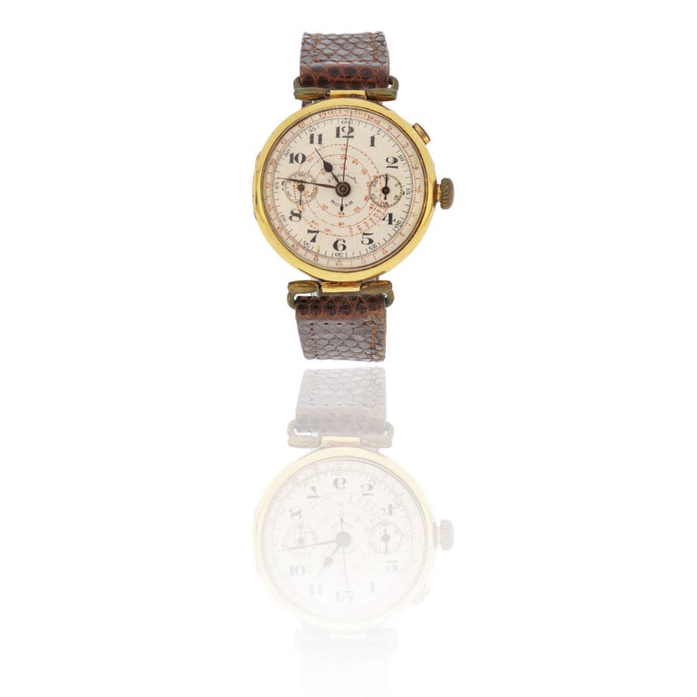 HOREB - Orologio da uomo in oro giallo con: HOREB - Orologio da uomo in oro giallo con cinturino in pelle e fibbia non originale, la forma a cipolla della cassa tipica dei primi cronografi degli anni '20 e '30 del '900, anse snodate, movimento