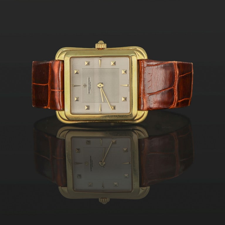 VACHERON CONSTANTIN, finissimo orologio da uomo: VACHERON CONSTANTIN, finissimo orologio da uomo in oro giallo con cinturino in pelle e fibbia originale, di forma quadrata con quadrante crema, indici piramidali in oro e sfere a bastone, ref.