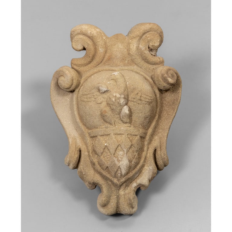 Stemma nobiliare in pietra scolpita con aquila, (1 of 1)
