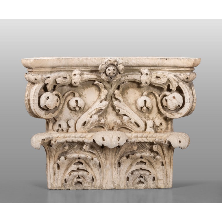 Capitello in pietra vicentina scolpita a volute, : Capitello in pietra vicentina scolpita a volute, sec.XVI cm. 51x66