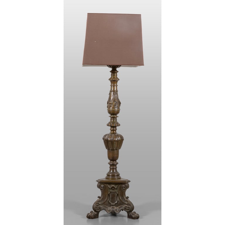 Cofanetto in legno laccato con borchie in (1 of 2)