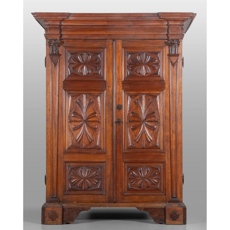 Parafuoco in legno finemente intagliato e dorato, (1 of 2)