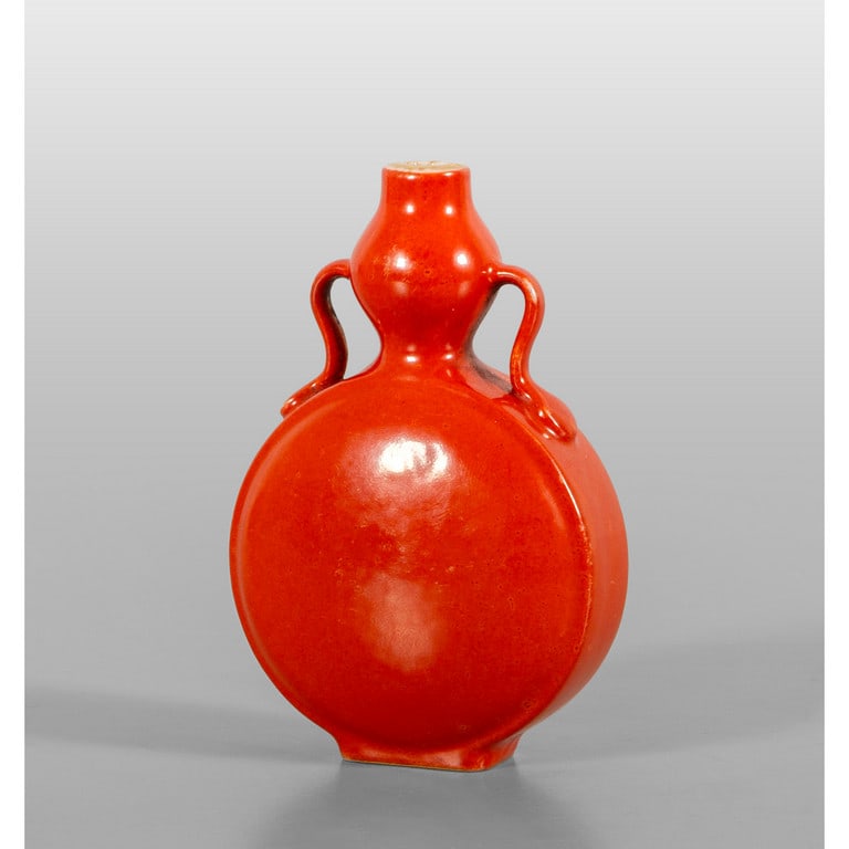 Snuff bottle in porcellana rossa a forma di: Snuff bottle in porcellana rossa a forma di fiasca, marcata alla base h.cm.8