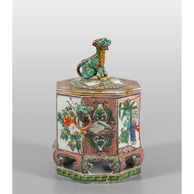 Scatola ottagonale in porcellana policroma con (1 of 1)