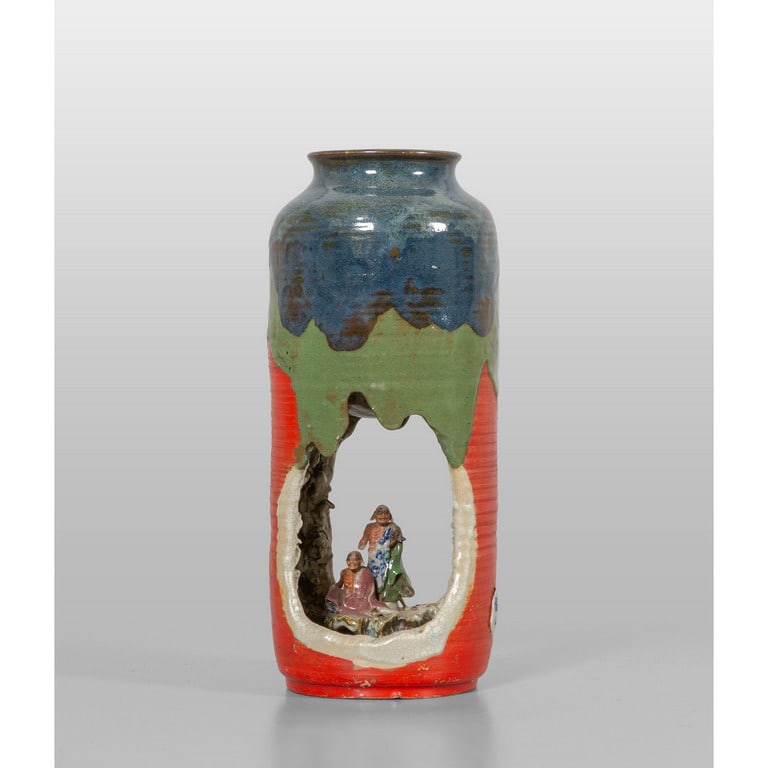 Vaso cilindrico in ceramica policroma decorato (1 of 2)