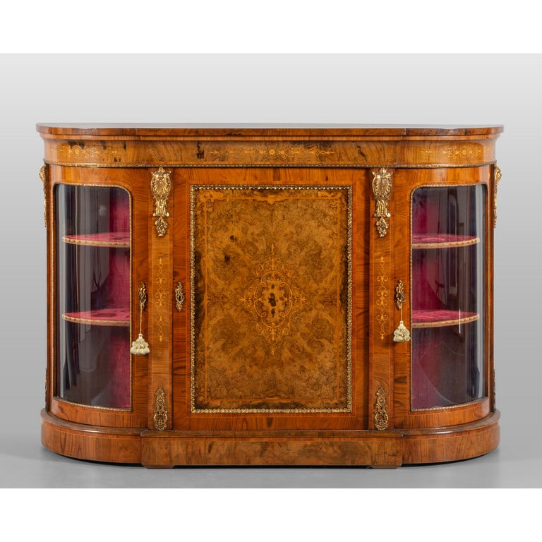 Credenza lastronata in noce e intarsiata in (1 of 3)