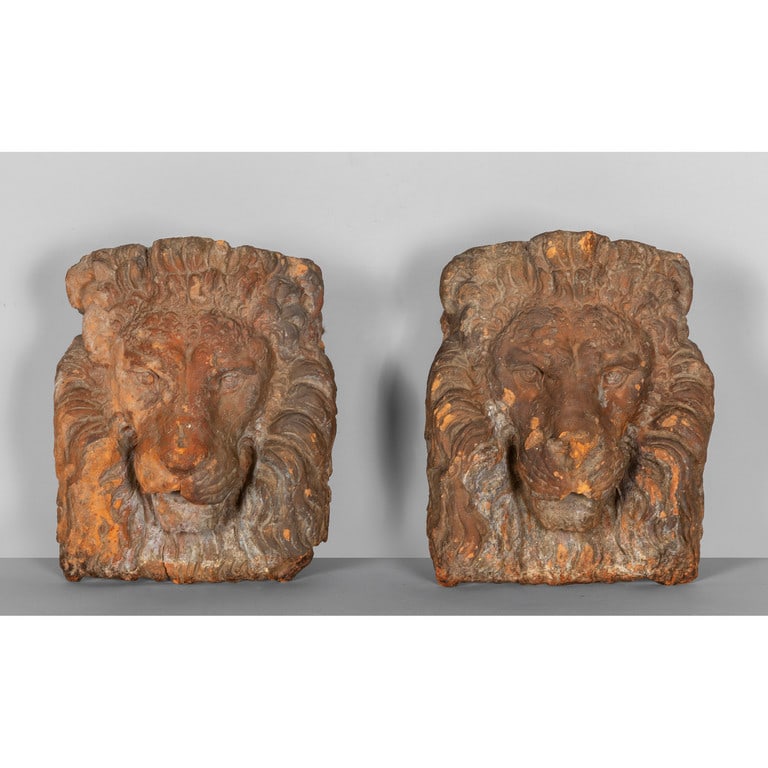 Teste di leoni, due sculture in terracotta, (1 of 2)