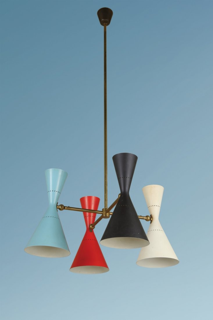 STILNOVO Una lampada a sospensione, anni ¿60. : STILNOVO Una lampada a sospensione, anni ¿60. Ottone cromato, alluminio lucido e laccato, perspex. Altezza diffusore cm 11, diametro cm 45. Letteratura: catalogo Stilnovo n. 11 (1965), p. 12. A ¿123