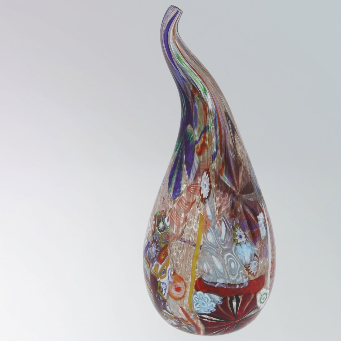 DINO MARTENS Una ¿Bottiglia sirventese¿ della: DINO MARTENS Una ¿Bottiglia sirventese¿ della serie ¿Oriente¿ per PAULY & C., anni ¿50. Etichetta di Pauly & C. ¿Martens 36598¿. Piccola sbeccatura alla bocca. Altezza cm 38. Letteratura: Marc