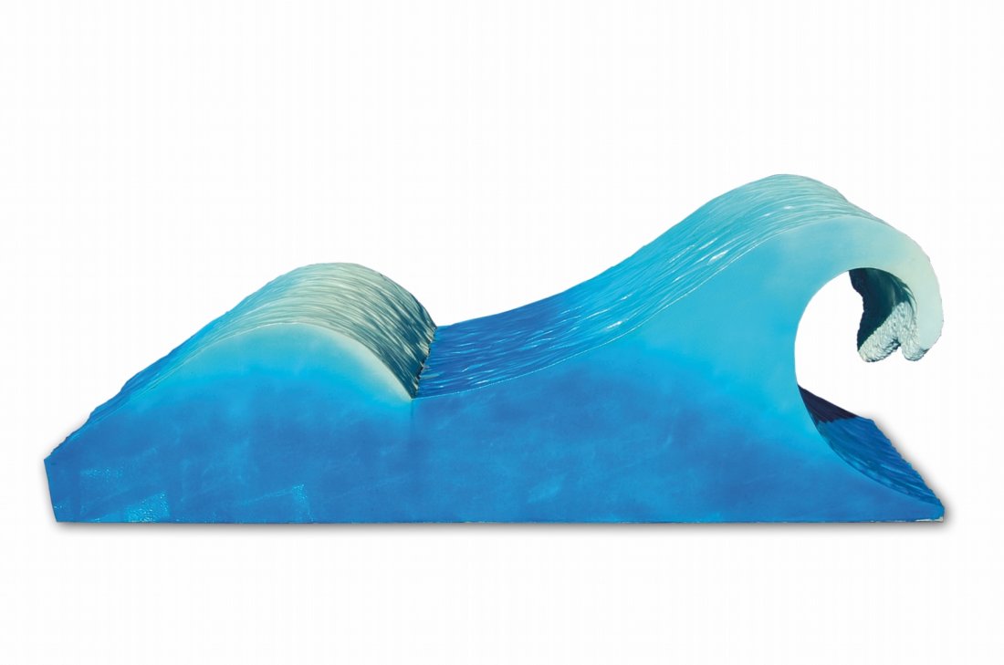 GIANNI OSGNAC Una chaise longue ¿Onda¿ per: GIANNI OSGNAC Una chaise longue ¿Onda¿ per DILMOS EDITIONS, 1997. Poliuretano espanso lavorato ad intaglio dall¿Autore e decorata a mano con resine sintetiche. Altezza cm 75, lunghezza 210, larghez