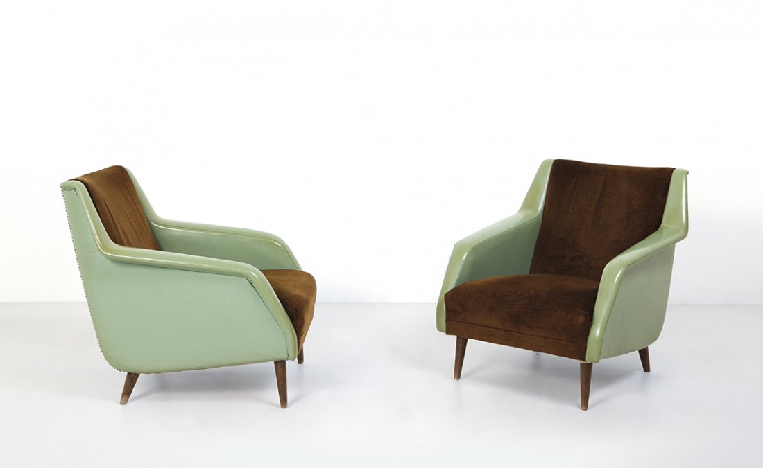 CARLO DE CARLI Due poltrone ¿802¿ per: CARLO DE CARLI Due poltrone ¿802¿ per CASSINA, 1954. Struttura in legno, imbottitura in gommapiuma su nastri elastici, rivestimento in ¿Vipla¿ e velluto. Altezza cm 75, larghezza 70, profondità 8