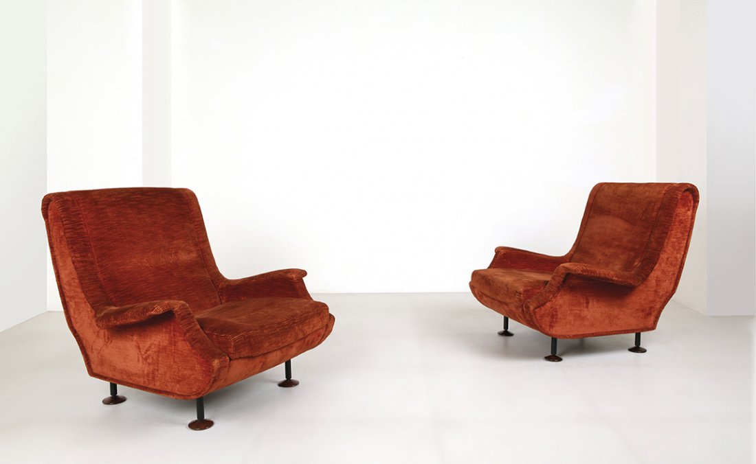 MARCO ZANUSO Due poltrone ¿Regent¿ per: MARCO ZANUSO Due poltrone ¿Regent¿ per ARFLEX, 1960. Struttura di acciaio, piedini in palissandro, imbottiture in gommapiuma rivestite in velluto. Altezza cm 83, larghezza 83, profondità 85. Letter
