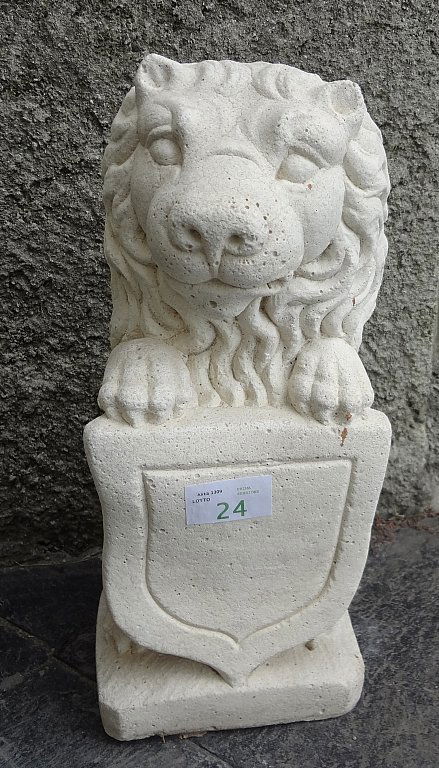 Leoncino in pietra h cm 46: Leoncino in pietra h cm 46