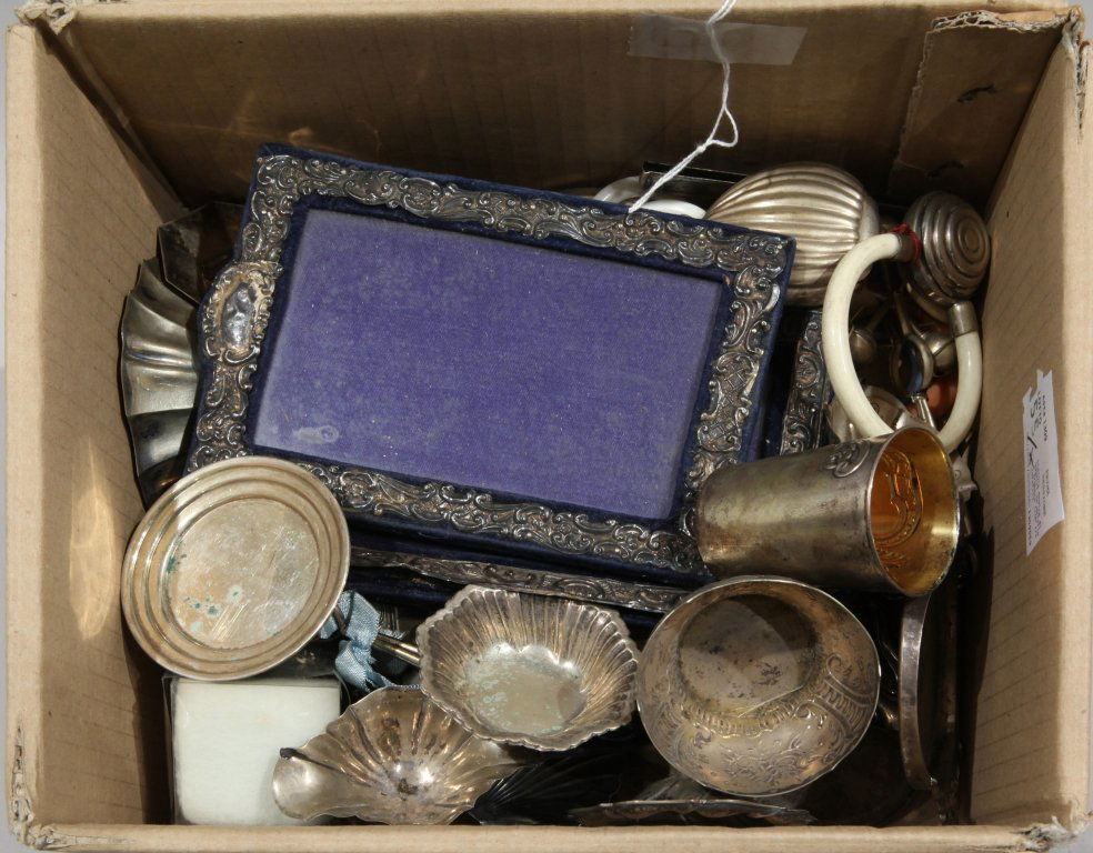 Scatola magica di oggetti in metallo e argento: Scatola magica di oggetti in metallo e argento (con tre cornici)