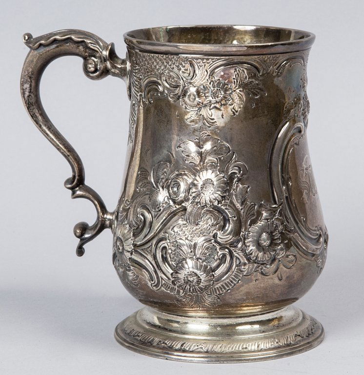 Boccale in argento sbalzato, Londra: Boccale in argento sbalzato, Londra sec.XIX h.cm.15