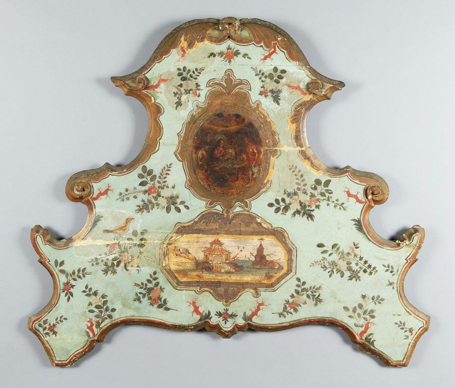 Testata da letto in legno intagliato, laccato e: Testata da letto in legno intagliato, laccato e policromato con al centro stampa raffigurante l'Adorazione dei pastori, Genova sec.XVIII cm. 130x114