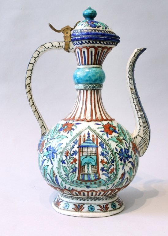 Caraffa in porcellana Iznik sec.XX h.cm.38: Caraffa in porcellana Iznik sec.XX h.cm.38