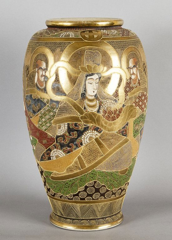 Grande vaso in porcellana decorata in policromia: Grande vaso in porcellana decorata in policromia con figure di saggi; satzuma sec.XIX h.cm.43