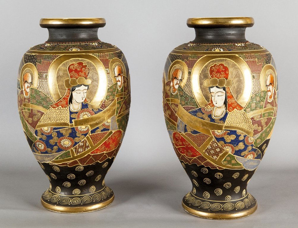 Coppia di vasi in porcellana decorata in: Coppia di vasi in porcellana decorata in policromia con figure di saggi; satzuma sec.XIX h.cm.40