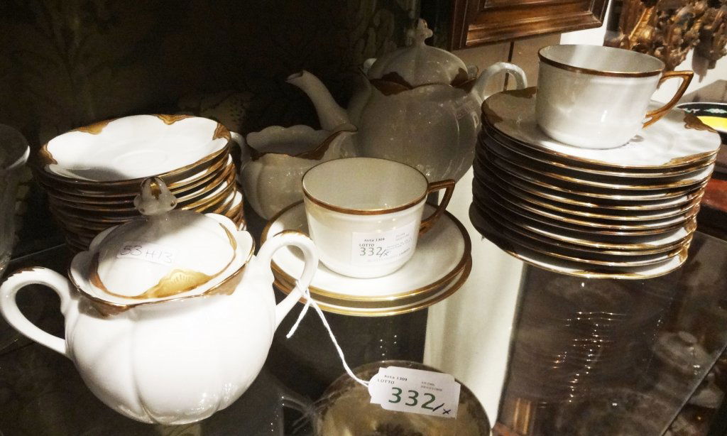 Servizio da the in porcellana bianca e oro: Servizio da the in porcellana bianca e oro