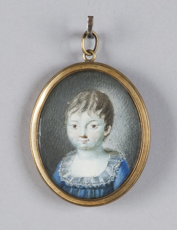 Miniatura di forma ovale raffigurante bambino con: Miniatura di forma ovale raffigurante bambino con vestito azzurro, cornicetta in rame dorato, inizi sec.XIX diam.cm.5