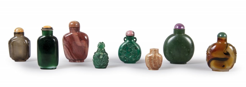Otto snuff bottles in pietre dure, una in giada: Otto snuff bottles in pietre dure, una in giada spinacio
