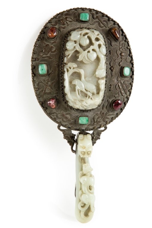 Specchio da toilette in metallo argentato con: Specchio da toilette in metallo argentato con decorazionin in giada e cabochon di pietre dure, sec.XIX cm 12x24