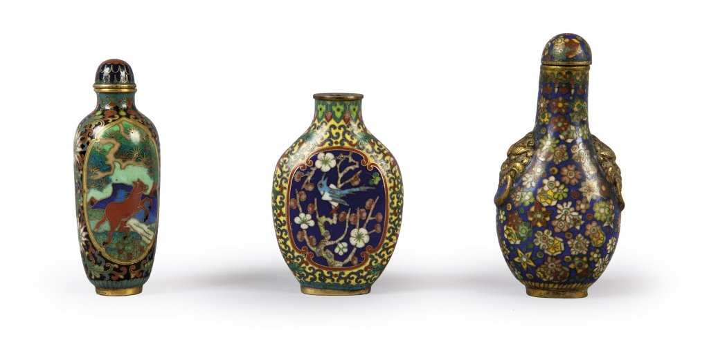 Tre snuff bottles cloisonné, Cina sec XIX: Tre snuff bottles cloisonné, Cina sec XIX