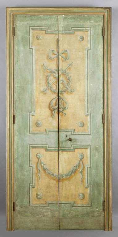 Porta a due battenti in legno laccato in: Porta a due battenti in legno laccato in policromia nei toni del giallo e dell'azzurro, inizi sec.XIX cm. 105x h. 230