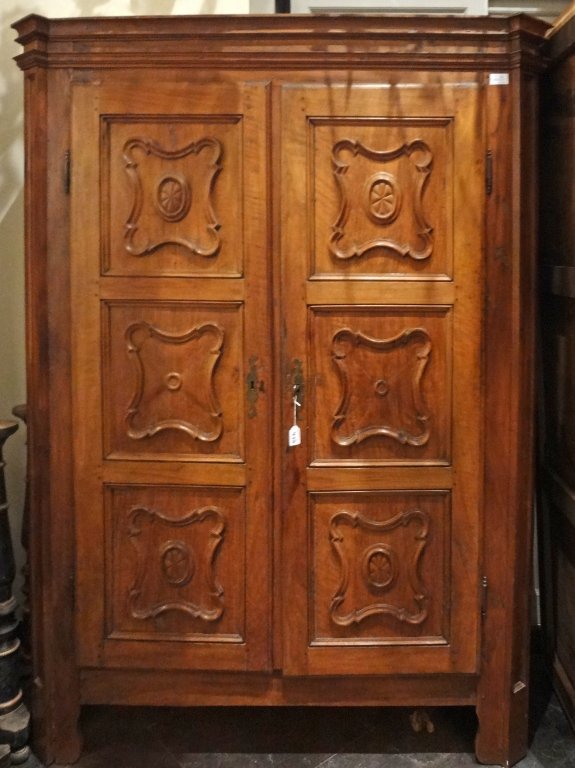 Armadio in noce a due ante, Piemonte sec.XVIII: Armadio in noce a due ante, Piemonte sec.XVIII