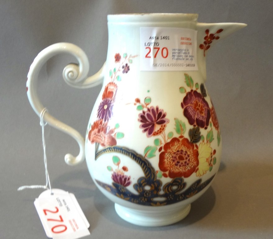Versatoio in porcellana di Meissen con decoro: Versatoio in porcellana di Meissen con decoro floreale sec.XIX h.cm.17