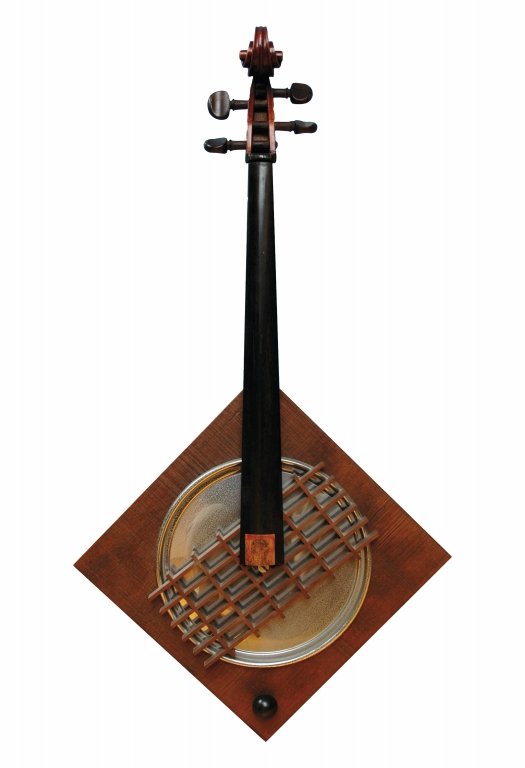 Ray man (1890-1976) Silent Harp 1971 parti: Ray man (1890-1976) Silent Harp 1971 parti di violino, legno e argento cm 100x55x10 esemplare 2/9 firmato, datato, numerato e titolato autentica dell'artista su foto Silent Harp 1971 violin parts, woo