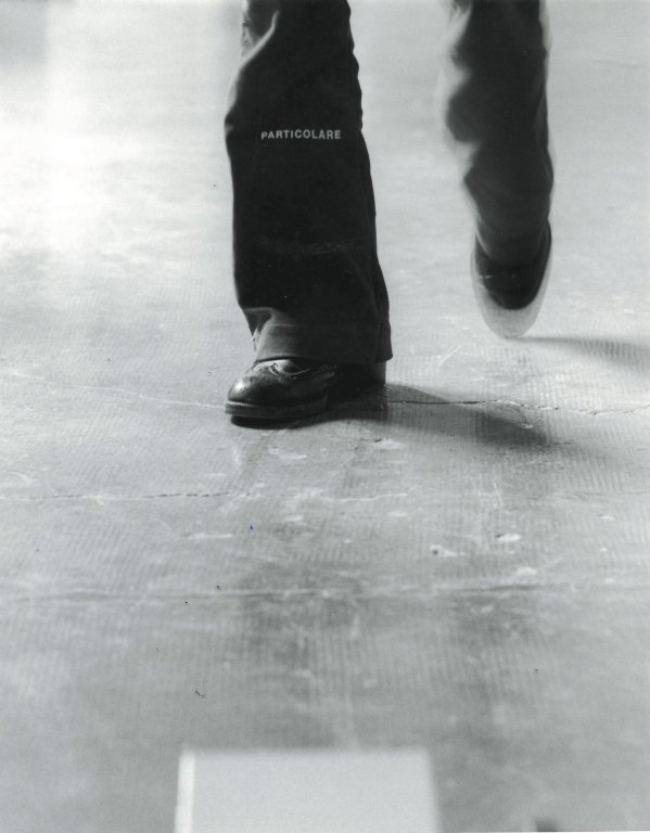 MUSSAT SARTOR PAOLO (1947-) Giovanni Anselmo: MUSSAT SARTOR PAOLO (1947-) Giovanni Anselmo (particolare) 1975 stampa ai sali dÂ¿argento - modern print 22x17,2 cm 40,6x30,3 cm firmata sul retro Giovanni Anselmo (particular) modern silver print 8