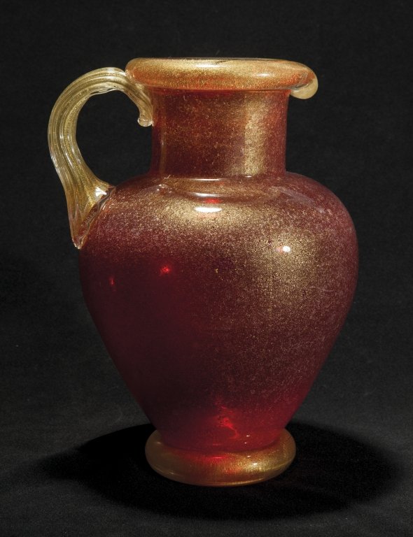 SEGUSO Un vaso in vetro sommerso a bollicine: SEGUSO Un vaso in vetro sommerso a bollicine con applicazione di foglia d'oro. Altezza cm 35.