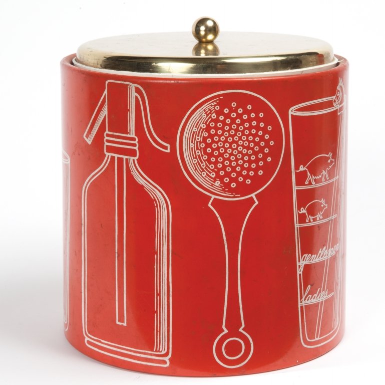 PIERO FORNASETTI Un porta ghiaccio , anni: PIERO FORNASETTI Un porta ghiaccio , anni '60. Legno laccato, alluminio. Marcato "Portaghiaccio creato da Piero Fornasetti per la FIAT TorinoÂ… Fornasetti Milano Made in Italy". Altezza cm 22, diam