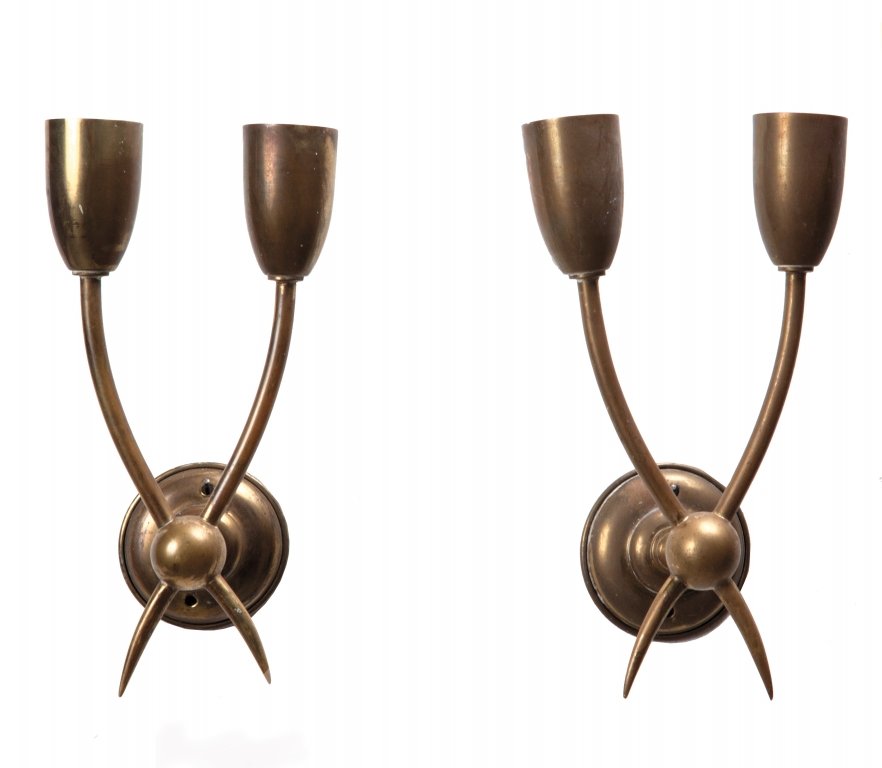 GUGLIELMO ULRICH Due lampade a parete,: GUGLIELMO ULRICH Due lampade a parete, esecuzione STRADA, fine anni Â‘30/inizi anni '40. Ottone. Altezza cm 19, larghezza 11, profonditÃ 8. Letteratura (per un lampadario della stessa serie): Do