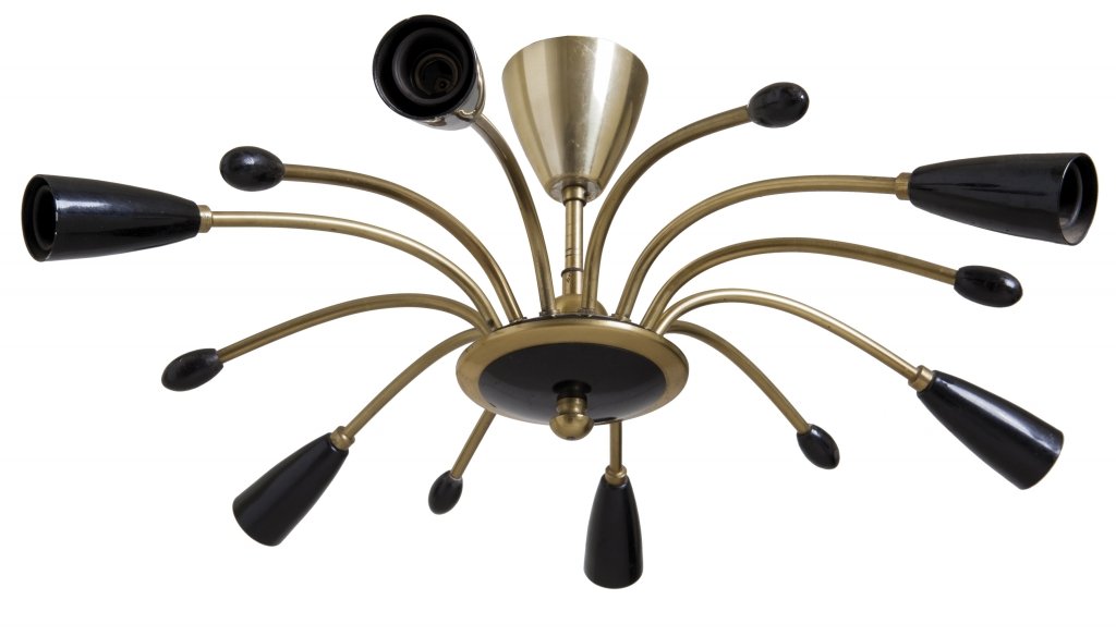 UN LAMPADARIO, anni Â‘50 Ottone, alluminio: UN LAMPADARIO, anni Â‘50 Ottone, alluminio laccato. Altezza cm 20, diametro cm 58.