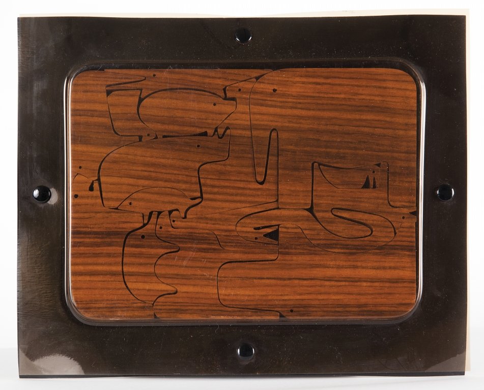 ENZO MARI "Il gioco dei 16animali" per: ENZO MARI "Il gioco dei 16animali" per DANESE, 1957. Legno di palissandro. Cm 22 x 16. Letteratura: Antonio d'Avossa, Francesca Picchi, Enzo Mari, il lavoro al centro, Electa, Milano, p. 68.