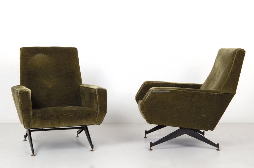 DUE POLTRONE, anni '60. Ferro verniciato,: DUE POLTRONE, anni '60. Ferro verniciato, piedini regolabili di ottone, imbottiture rivestite in tessuto. Altezza cm 81, larghezza 70, profonditÃ 75.