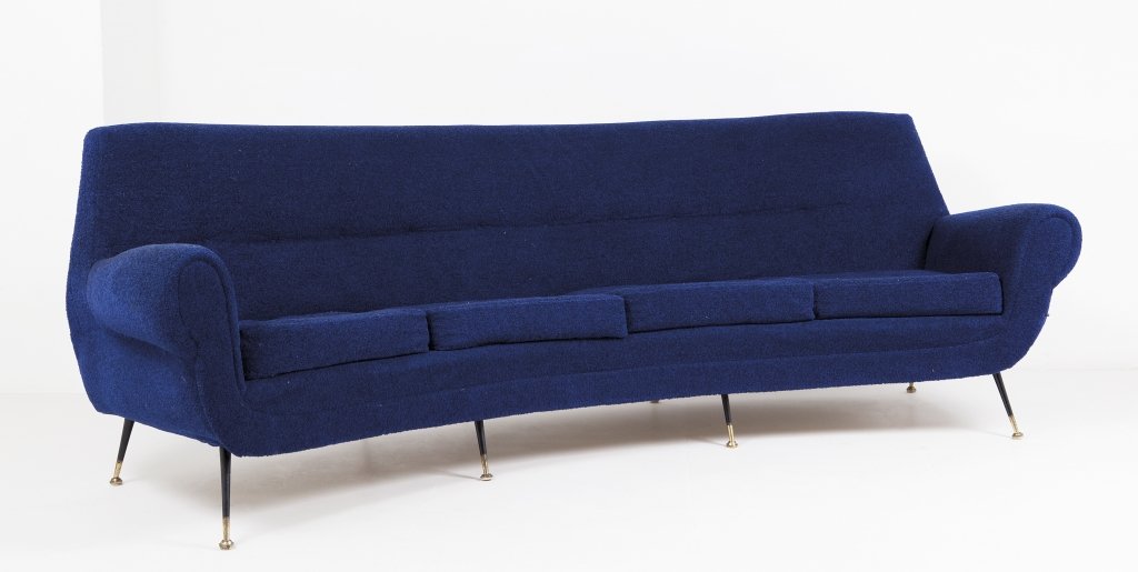 UN DIVANO, anni '60. Struttura in legno,: UN DIVANO, anni '60. Struttura in legno, gambe in ferro verniciato con puntali di ottone, imbottitura rivestita in tessuto bouclÃ©. Altezza cm 82, larghezza 250, profonditÃ 76.