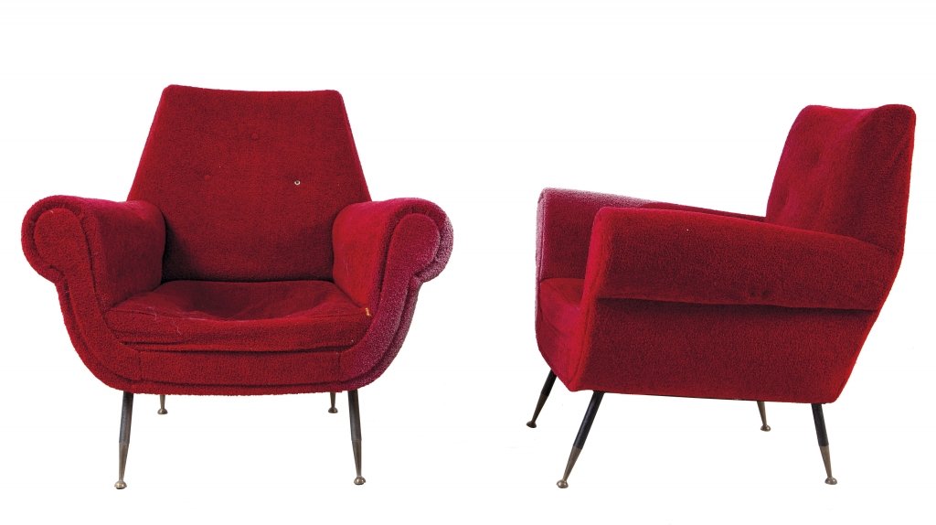 DUE POLTRONE, anni '60. Struttura in legno,: DUE POLTRONE, anni '60. Struttura in legno, gambe in ferro verniciato, puntali di ottone, imbottitura rivestita in tassuto "bouclÃ©". Altezza cm 84, larghezza 88, profonditÃ 65.
