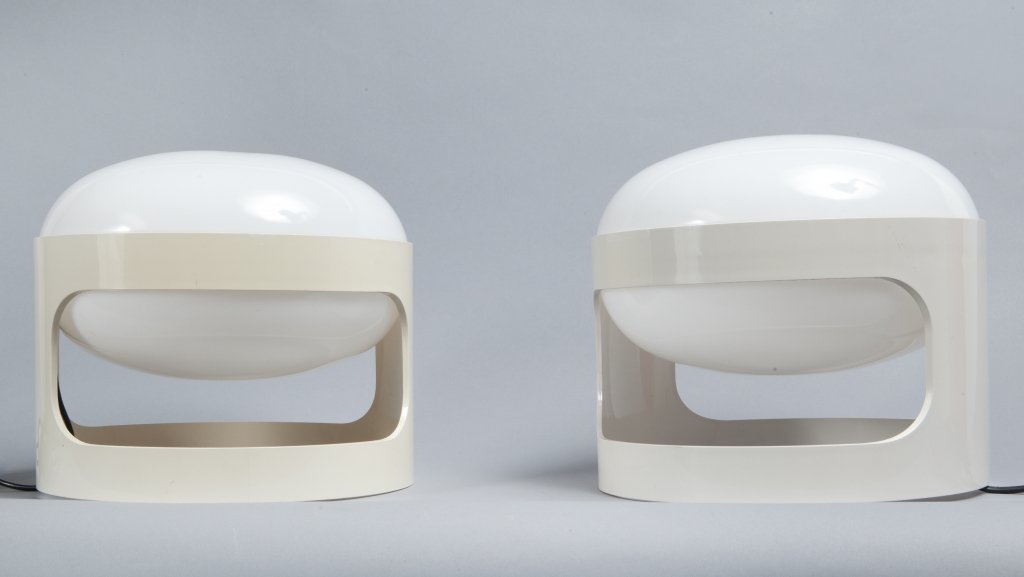 JOE COLOMBO Due lampade a parete "4028" per: JOE COLOMBO Due lampade a parete "4028" per KARTELL, 1967. Resina Abs, metacrilato. Altezza cm 25, diametro cm 25. Letteratura: Domus 456 (novembre 1967), p. d/401 catalogo Kartell lampade e arredamen