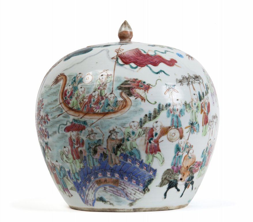Vaso con coperchio Famiglia Verde raffigurante: Vaso con coperchio Famiglia Verde raffigurante giochi di bimbi, Cina fine sec. XIX h cm 23